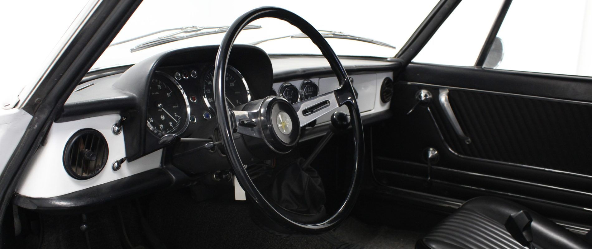 AlfaRomeoDuetto_1920 x 800_6