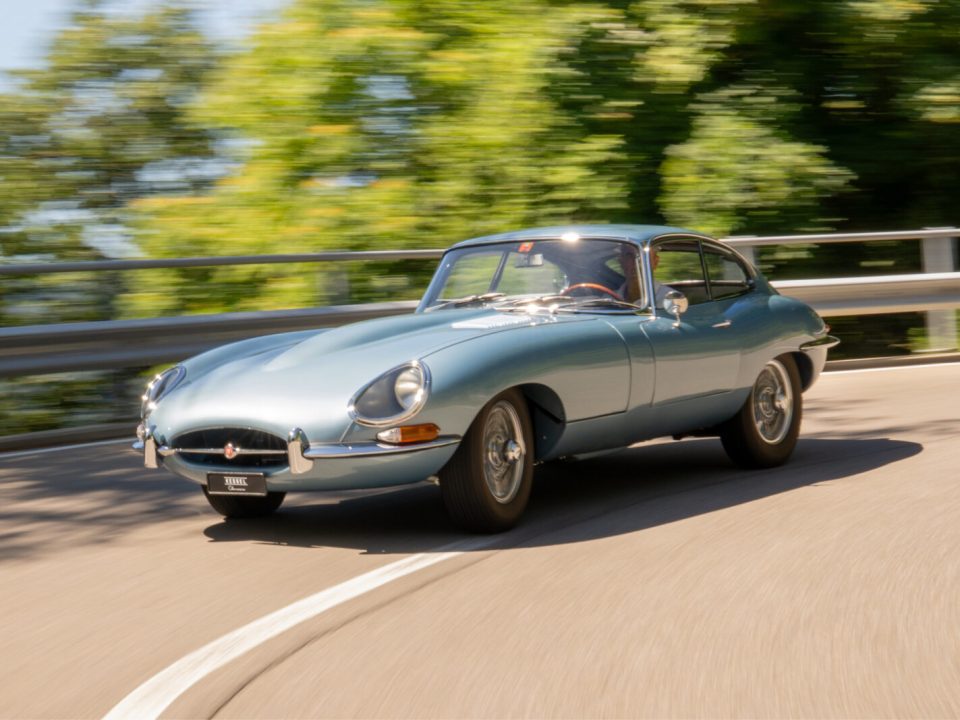 Jaguar E-Type_1920 x 800_